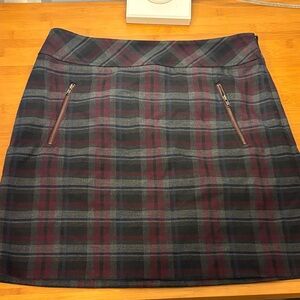 Loft plaid Women's size 8 Skirt with Zipper Pockets